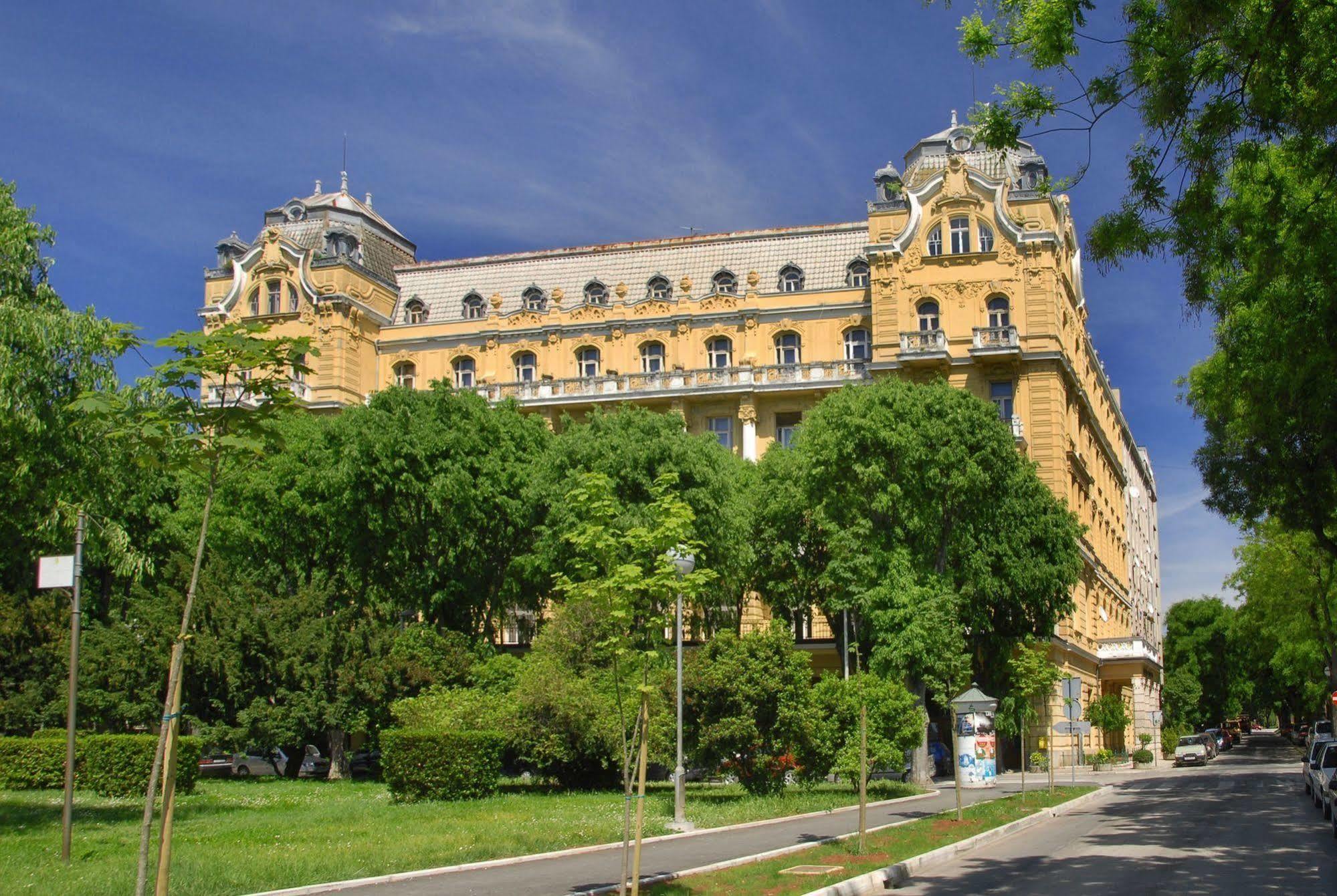 Guest House Hotel Riviera 普拉 外观 照片