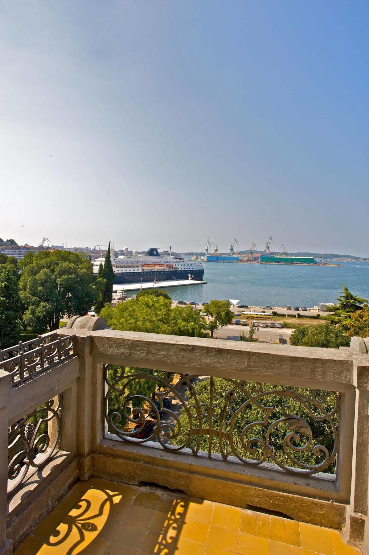 Guest House Hotel Riviera 普拉 外观 照片
