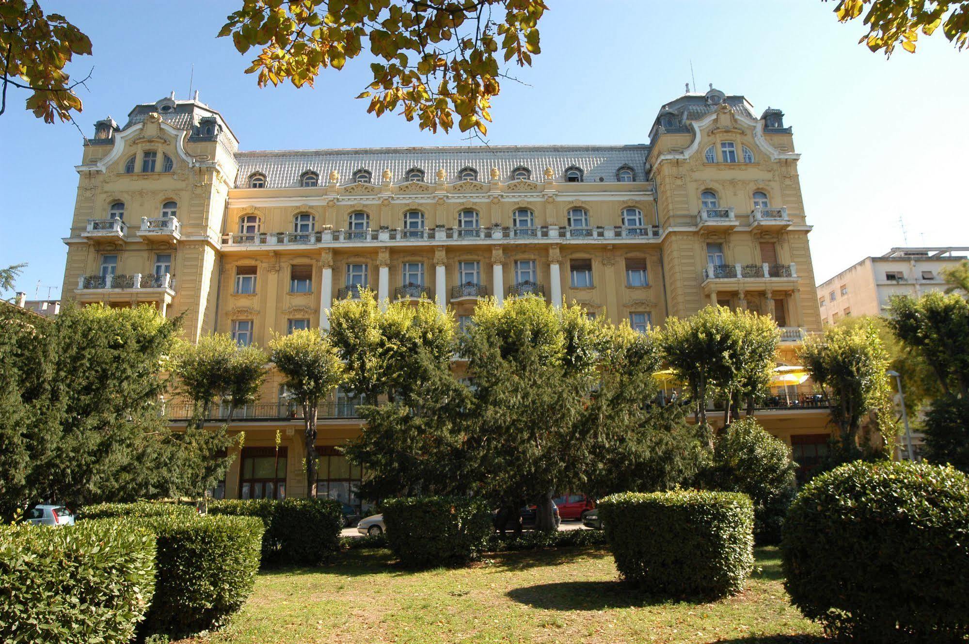 Guest House Hotel Riviera 普拉 外观 照片